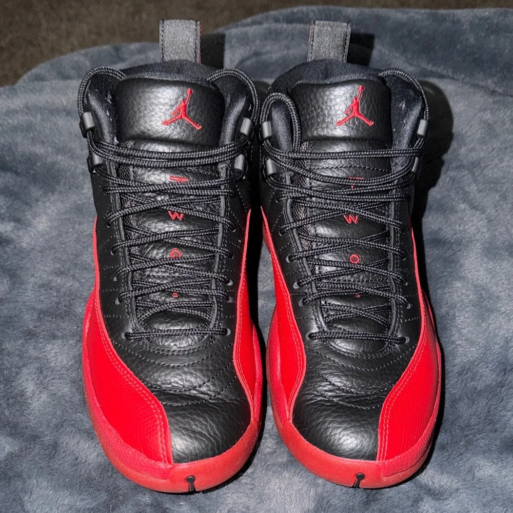 Jordan Retro 12 Flu Game - Picture 2 of 7